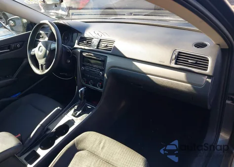 2013 Volkswagen Passat S z USA, uszkodzony, nr VIN 1VWAP7A33DC007754